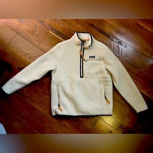 Womans Patagonia sweatshirt. Worn a couple times, like new